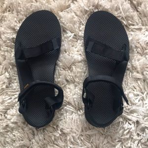 Black size 8 Original Universal Tevas (New With Tags!)